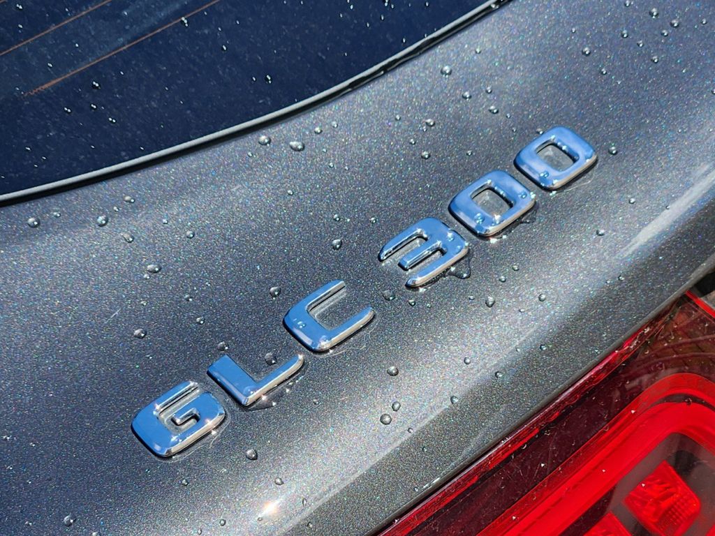 2021 Mercedes-Benz GLC GLC 300 12