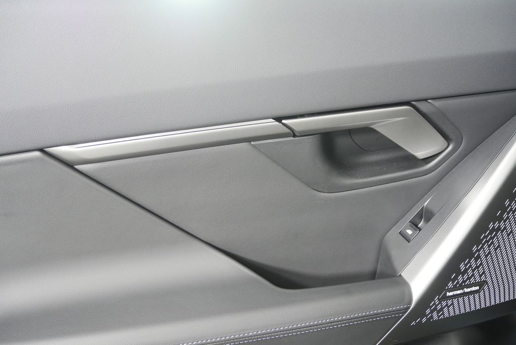 Thumbnail: 2025 BMW 5 Series - 15