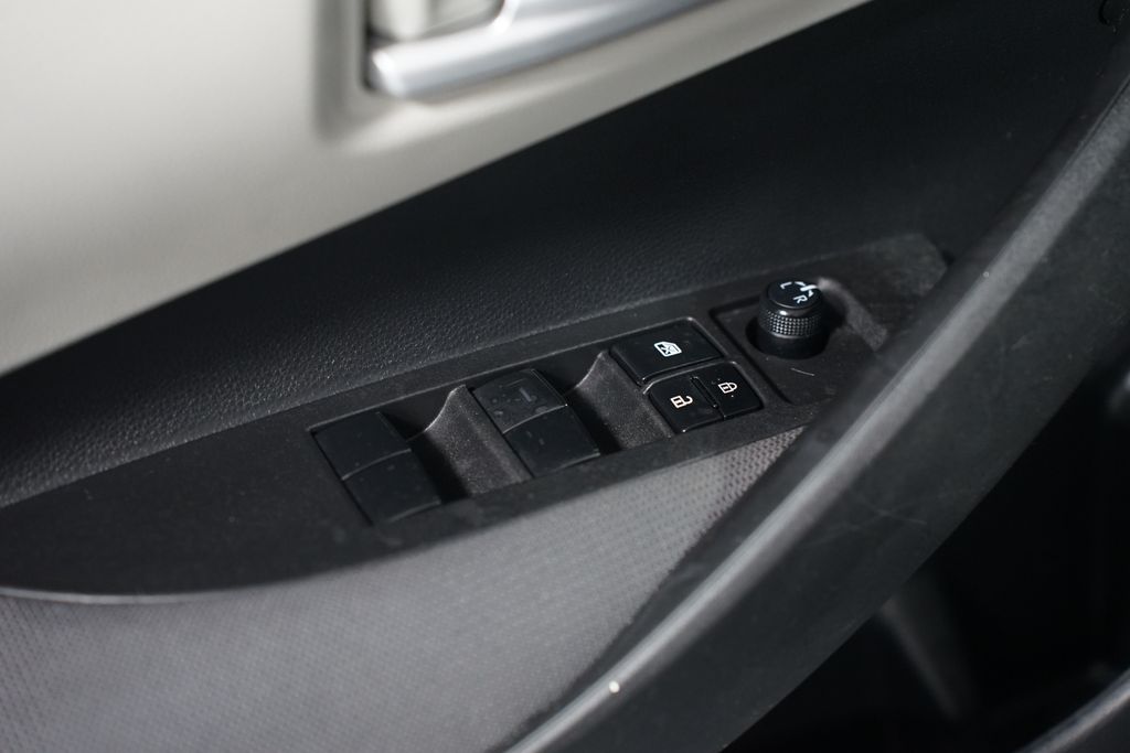 Thumbnail: 2021 Toyota Corolla - 27