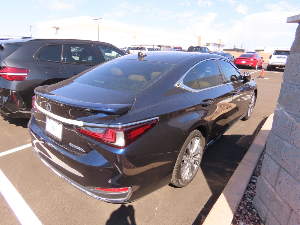 Thumbnail: 2021 Lexus ES - 3
