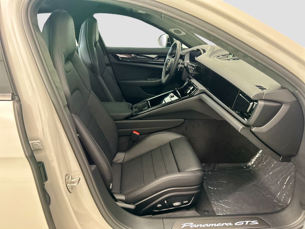 Thumbnail: 2026 Porsche Panamera - 21