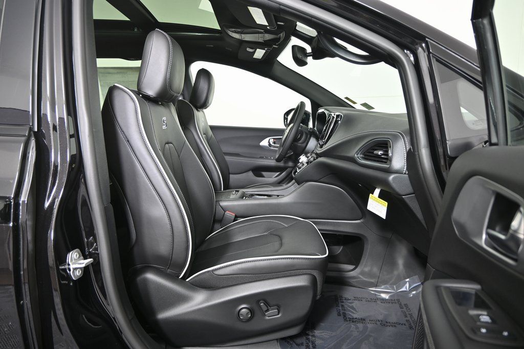 2026 Chrysler Pacifica Limited - Photo 13