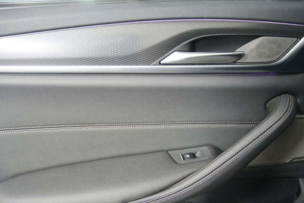 Thumbnail: 2023 BMW 5 Series - 13