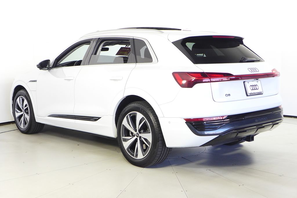 Thumbnail: 2024 Audi Q8 e-tron - 9