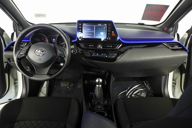 2020 Toyota C-HR XLE 23