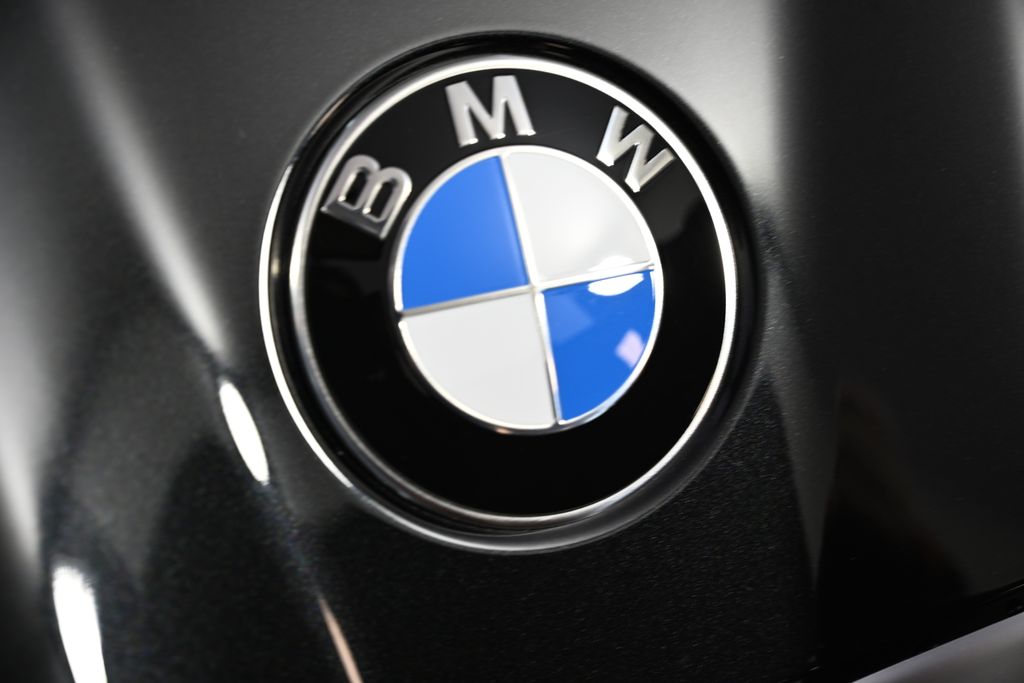 Thumbnail: 2025 BMW 5 Series - 13
