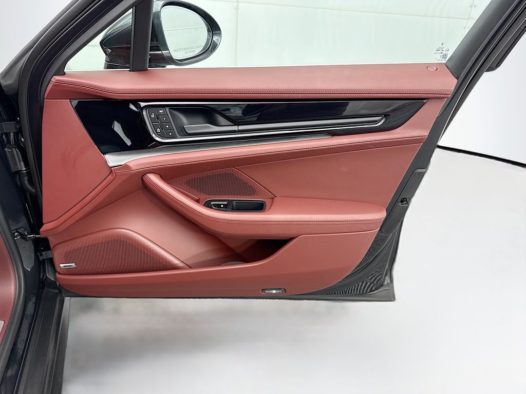 Thumbnail: 2026 Porsche Panamera - 26