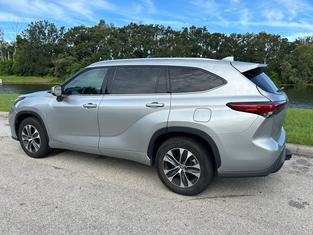 Thumbnail: 2021 Toyota Highlander - 3