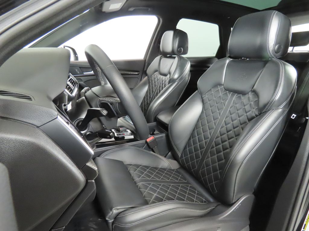 Thumbnail: 2023 Audi SQ5 - 31