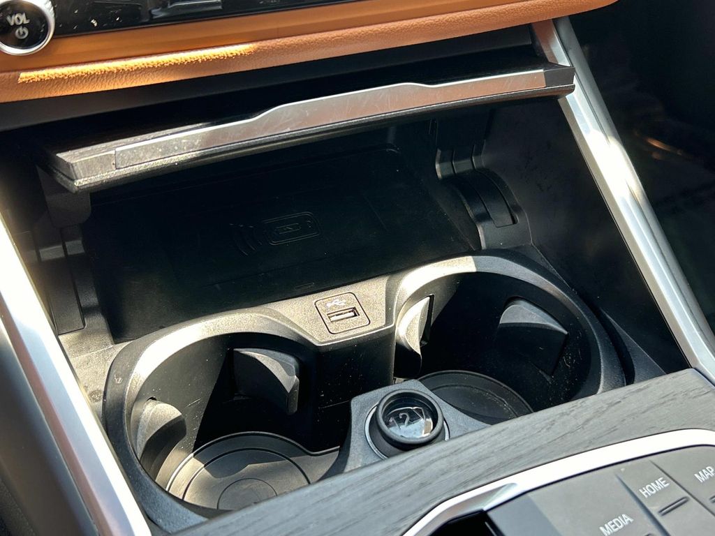 Thumbnail: 2024 BMW 3 Series - 11