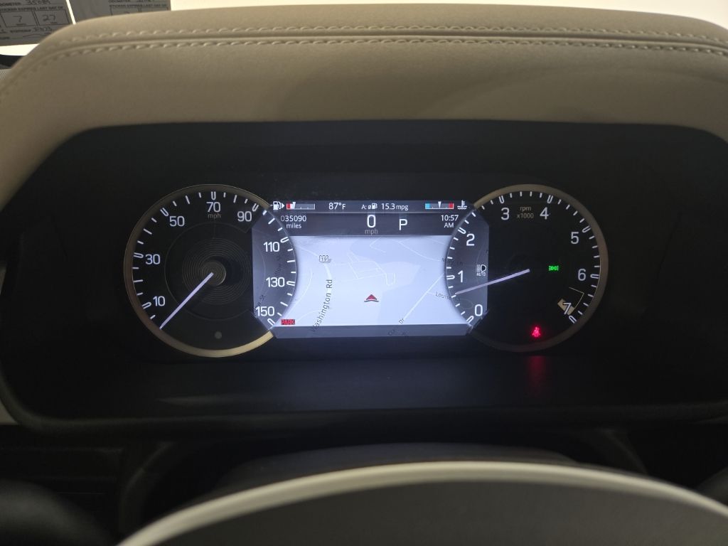 Used 2023  Land Rover S image 11