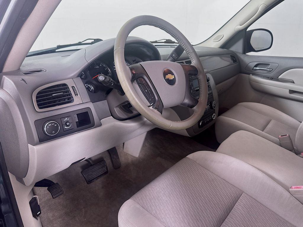 Thumbnail: 2009 Chevrolet Tahoe - 9