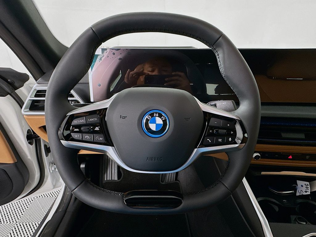 Thumbnail: 2026 BMW i4 - 10