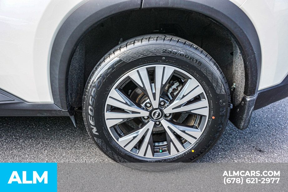 2023 Nissan Rogue SV photo 16