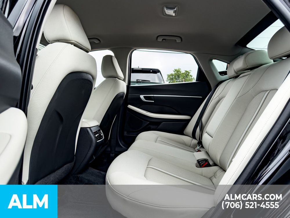 Used 2025 Black Hyundai SEL image 15