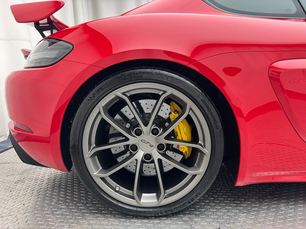 2021 Porsche 718 Cayman GT4 17