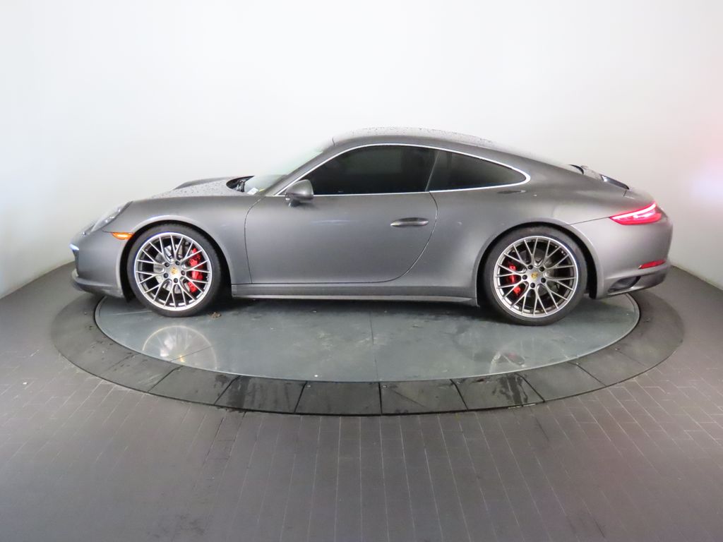 Thumbnail: 2017 Porsche 911 - 2