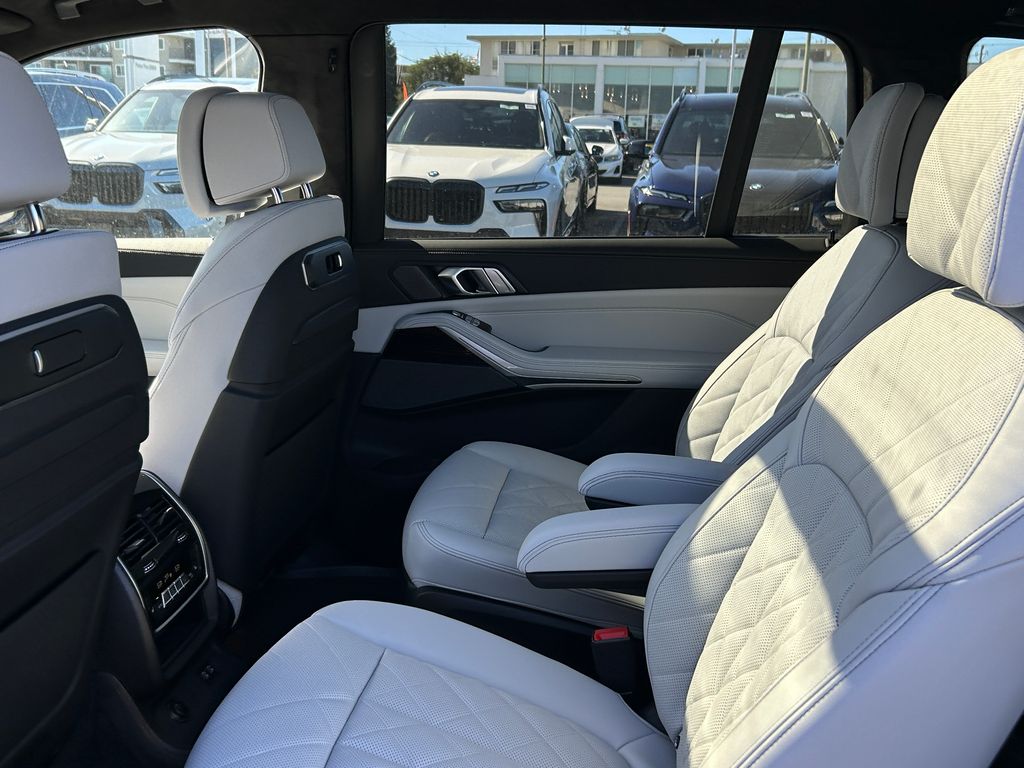 Thumbnail: 2026 BMW X7 - 30