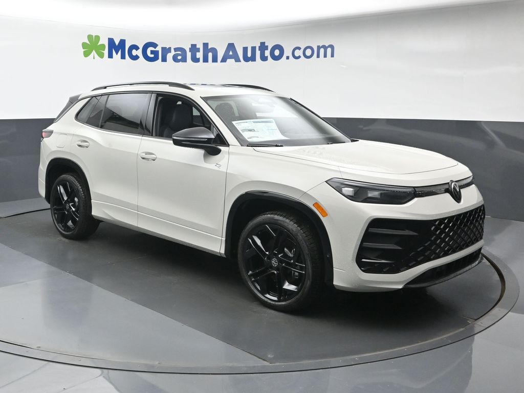 2026 Volkswagen Tiguan SE R-LINE BLACK's photo