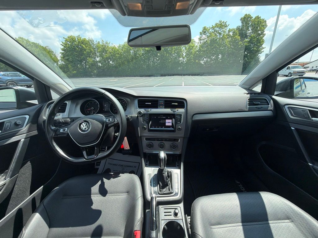 Thumbnail: 2015 Volkswagen Golf - 11
