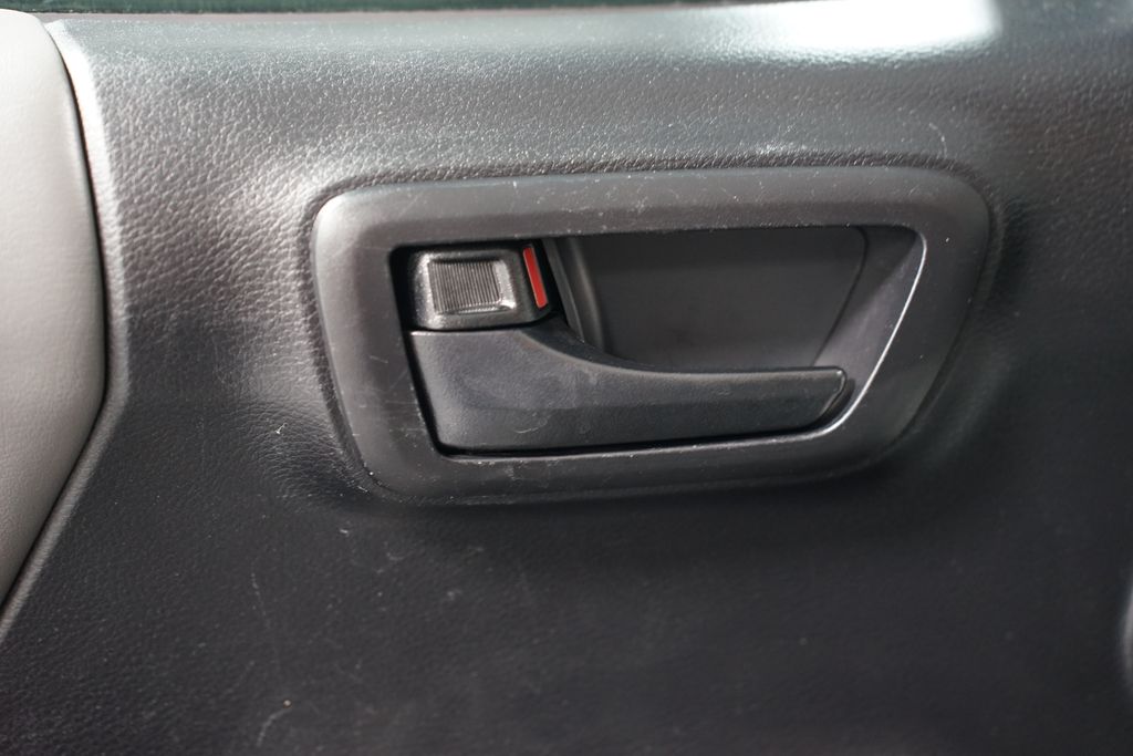 2019 Toyota Tacoma SR 29