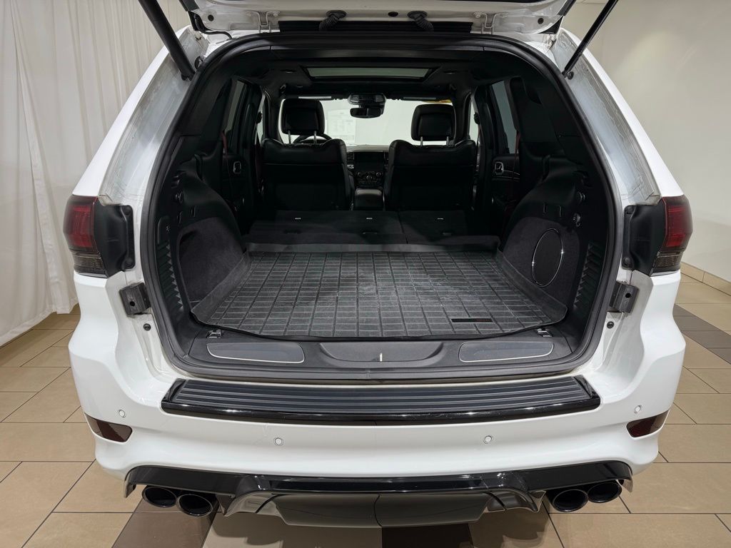 Thumbnail: 2020 Jeep Grand Cherokee - 12