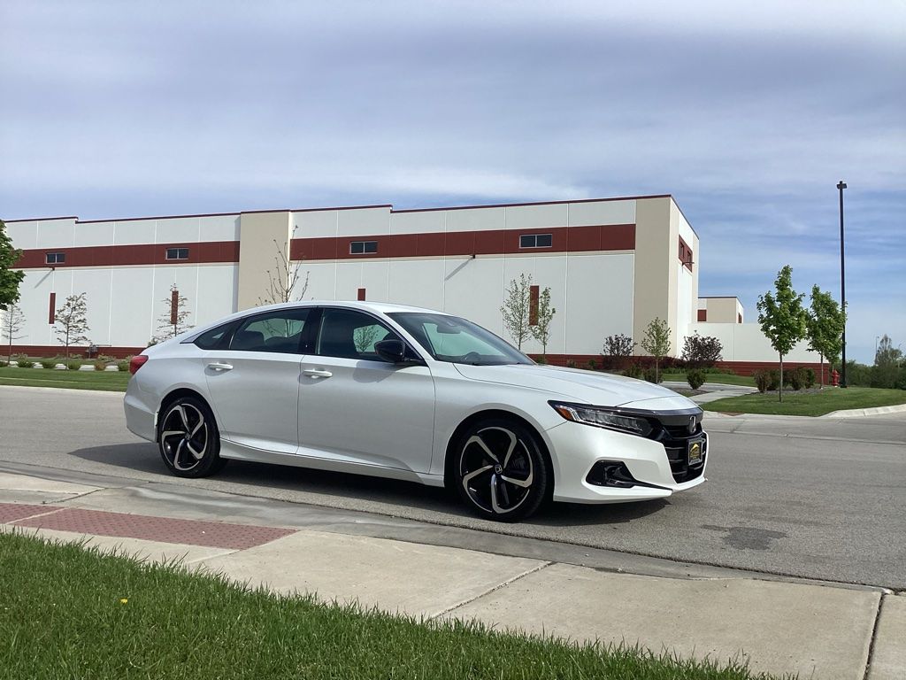 View vehicle photo 6