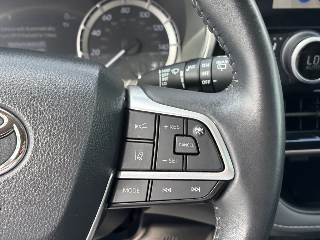 Used Car 2024 Toyota Highlander  Xle For Sale Under $50,000 In Austin, Texas