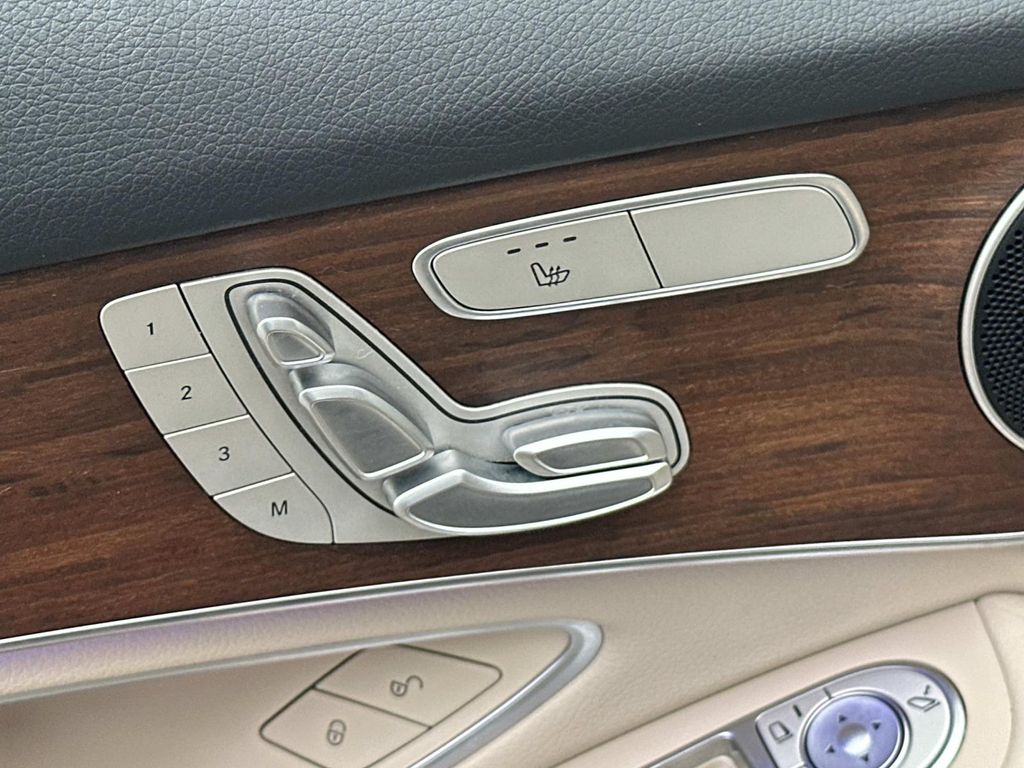 Thumbnail: 2022 Mercedes-Benz GLC - 17
