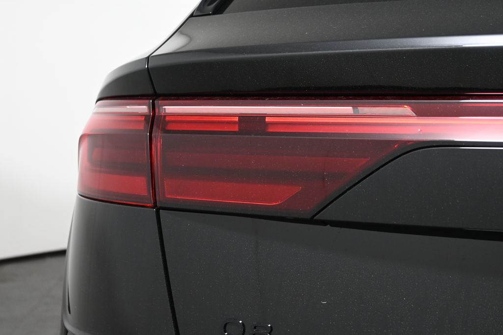 Thumbnail: 2025 Audi Q8 - 12