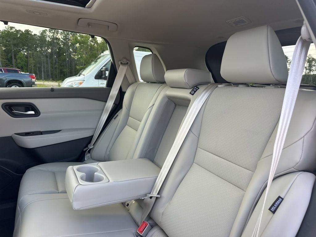 2025 Everest White Pearl Nissan Rogue SV FWD SUV
