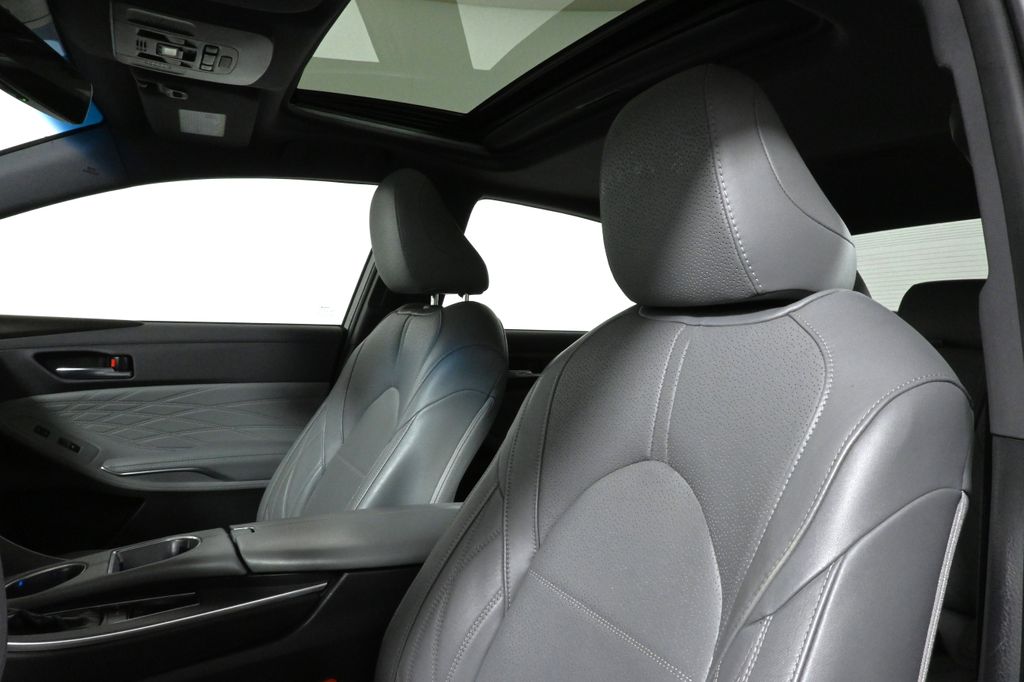 2019 Toyota Avalon Limited 16