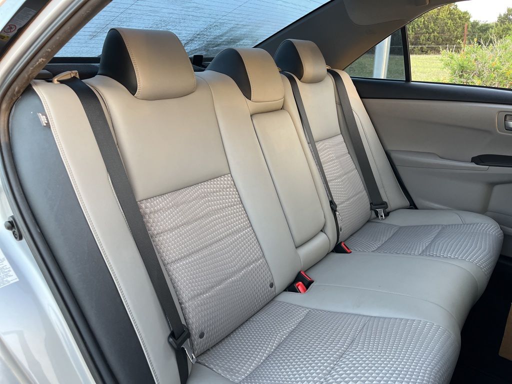 2015 Toyota Camry SE 27