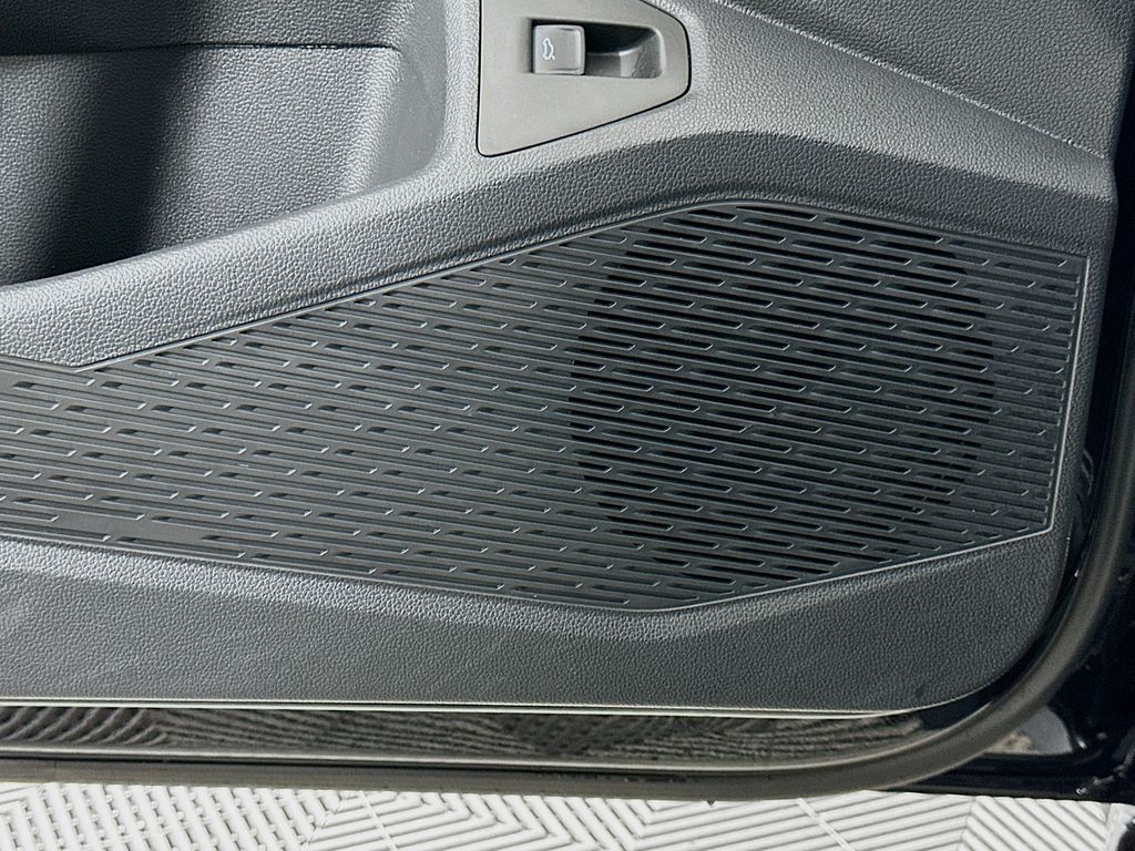 Thumbnail: 2025 Volkswagen Jetta - 18