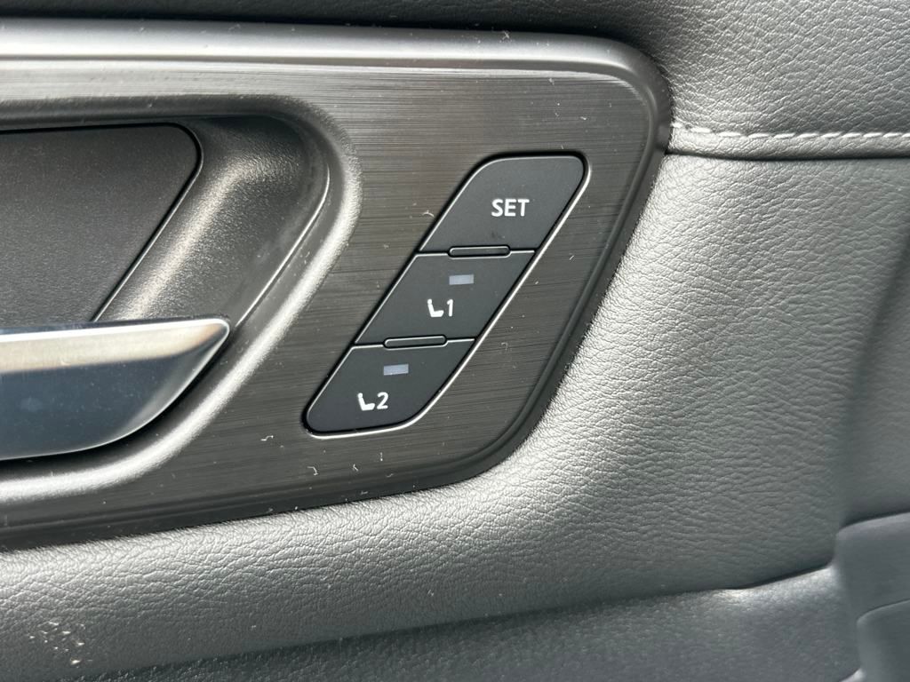 2025 Nissan Armada SL photo