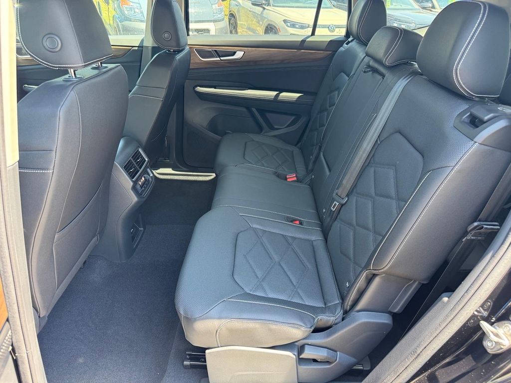 New 2026 Deep Black Pearl Volkswagen 2.0T SE image 7