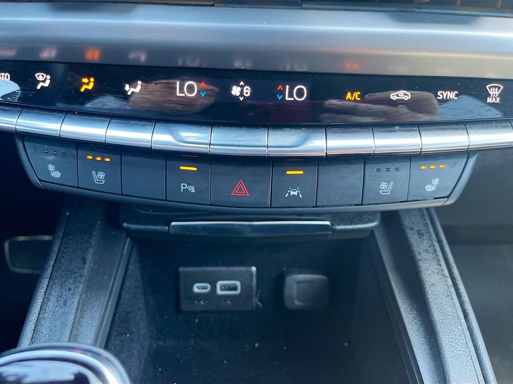 Used 2025 Green Cadillac Sport image 21