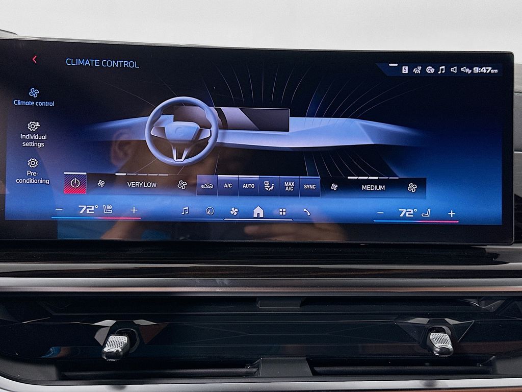 Thumbnail: 2026 BMW X7 - 14