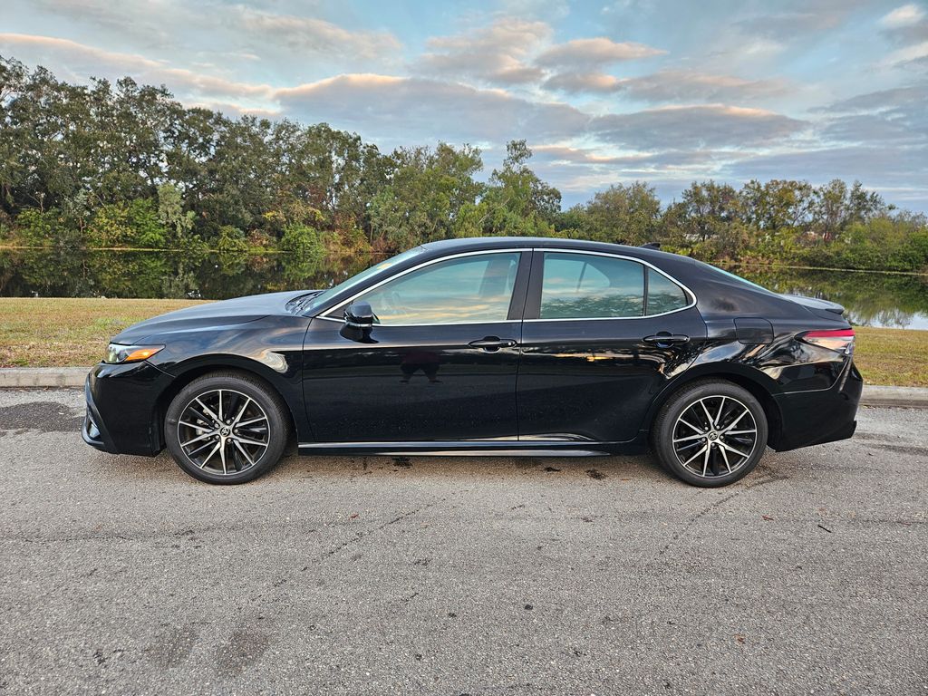 2024 Toyota Camry SE 2