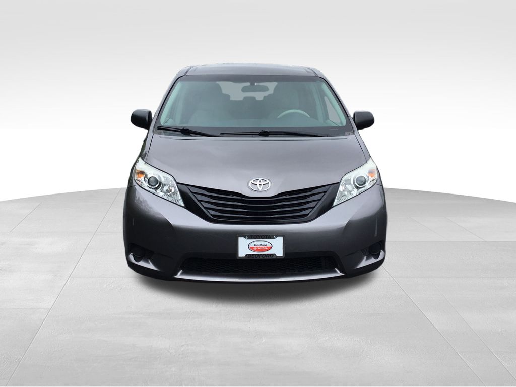 Thumbnail: 2014 Toyota Sienna - 8