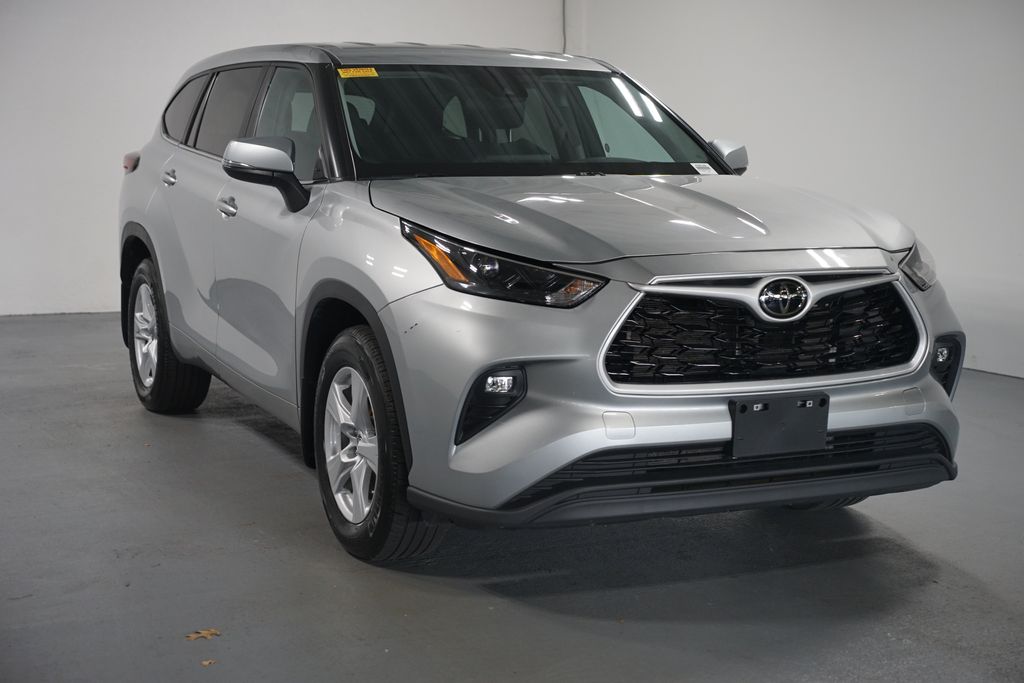 Thumbnail: 2024 Toyota Highlander - 3