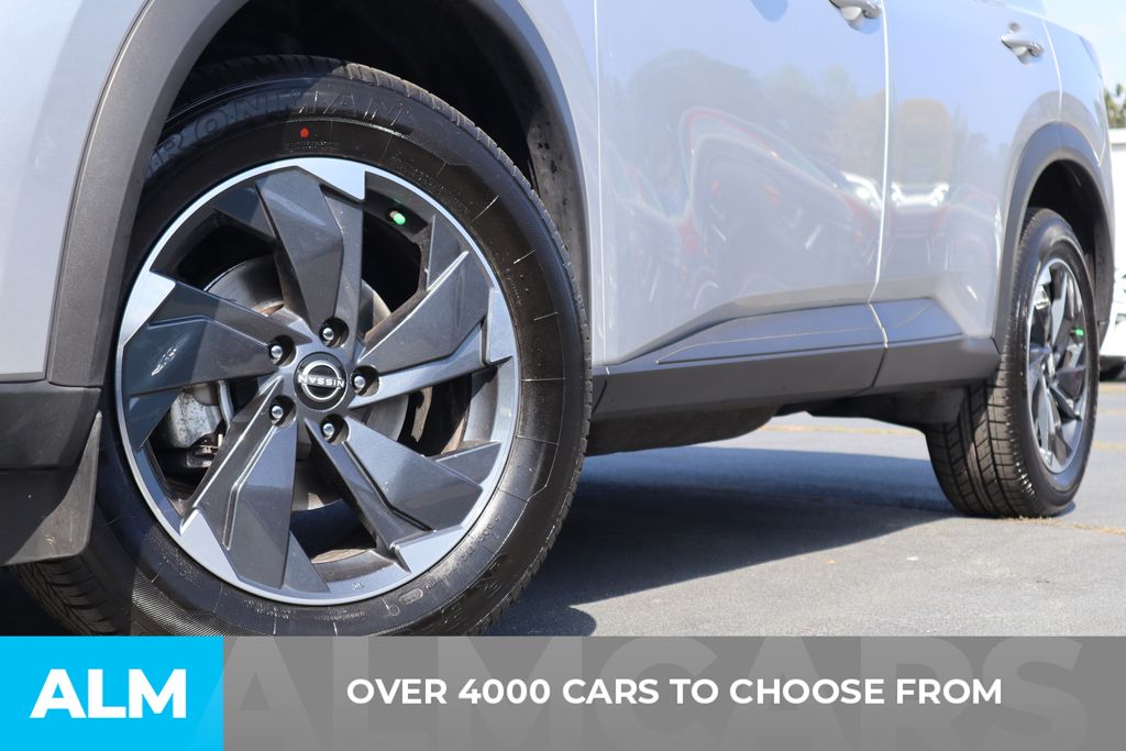 Used 2025 Silver Nissan SV image 3