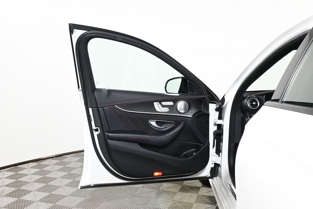 Thumbnail: 2020 Mercedes-Benz E-Class - 31