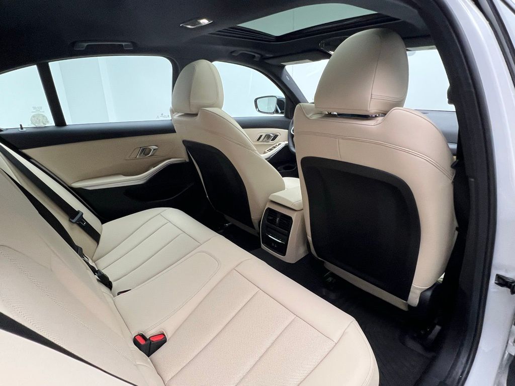 Thumbnail: 2025 BMW 3 Series - 9