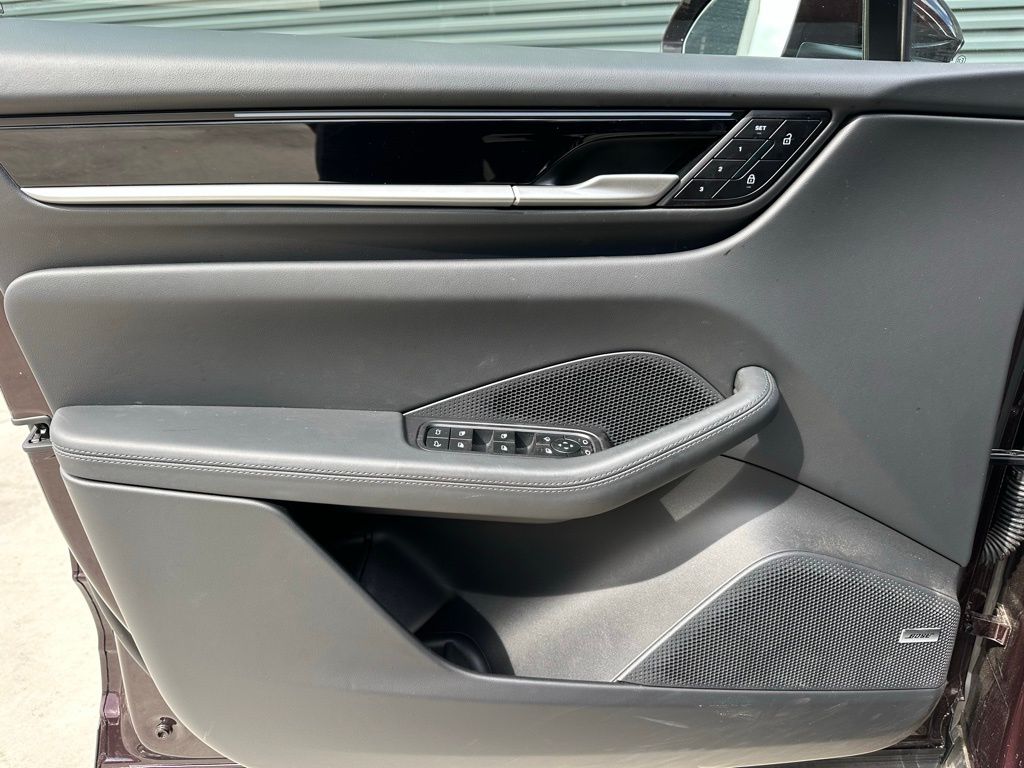 Thumbnail: 2025 Porsche Macan - 18