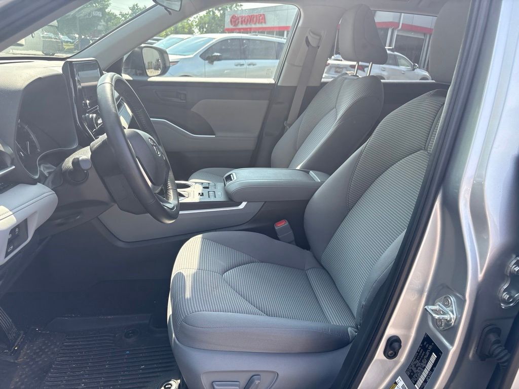 Used 2023 Silver Toyota LE image 9