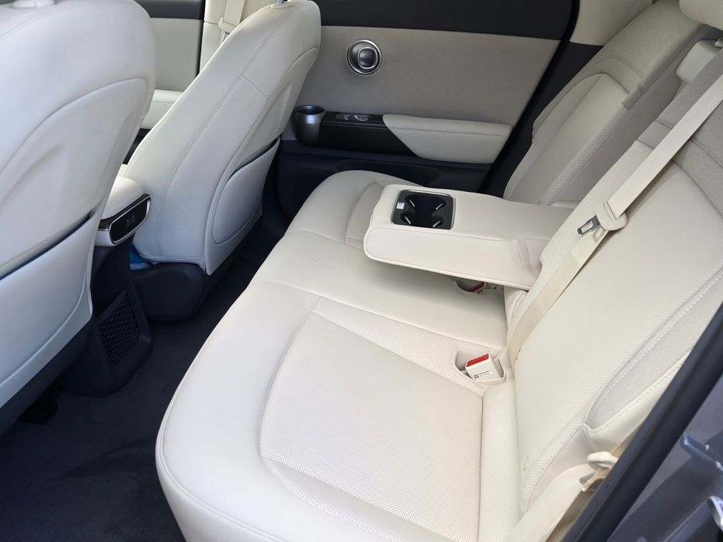2027 Genesis Gv60