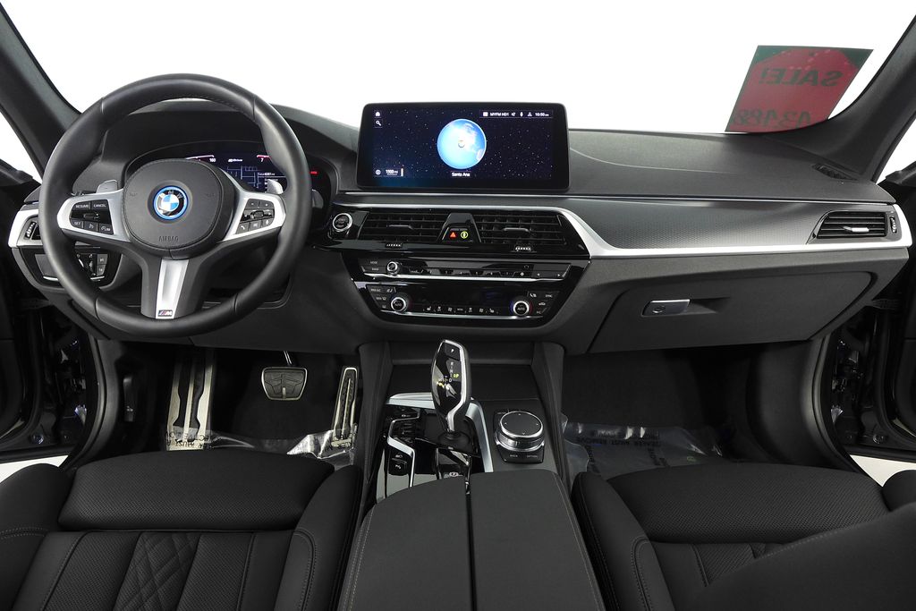 Thumbnail: 2023 BMW 5 Series - 24