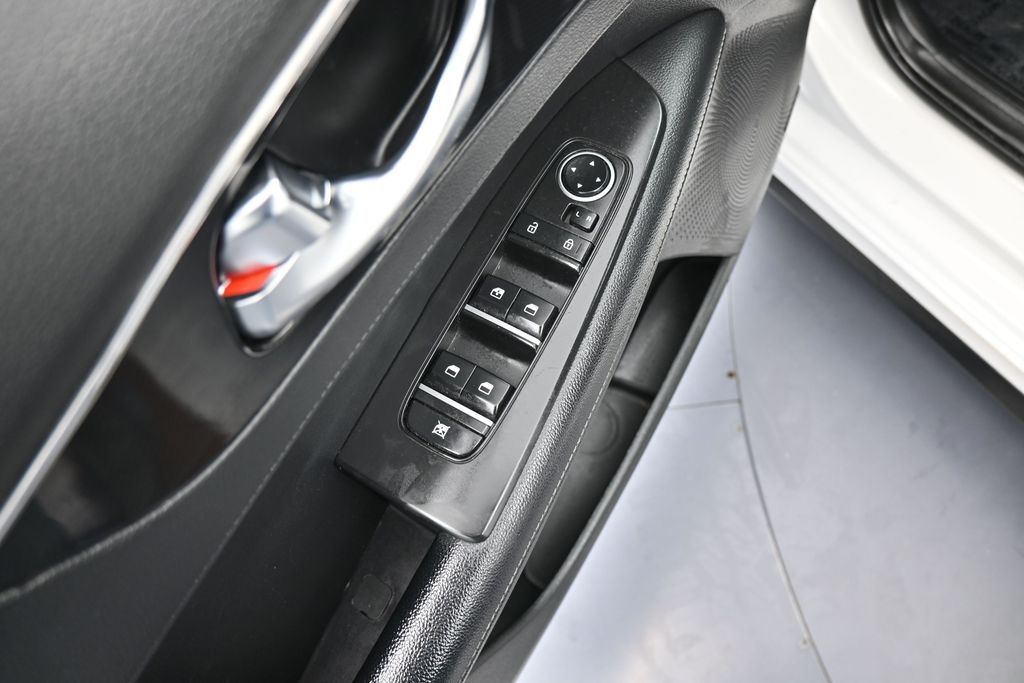 Used 2024 Snow White Pearl Kia GT-Line image 15