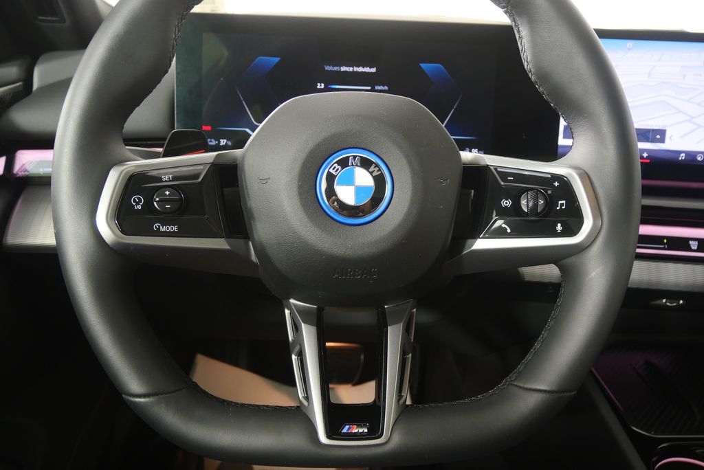 Thumbnail: 2025 BMW i5 - 21